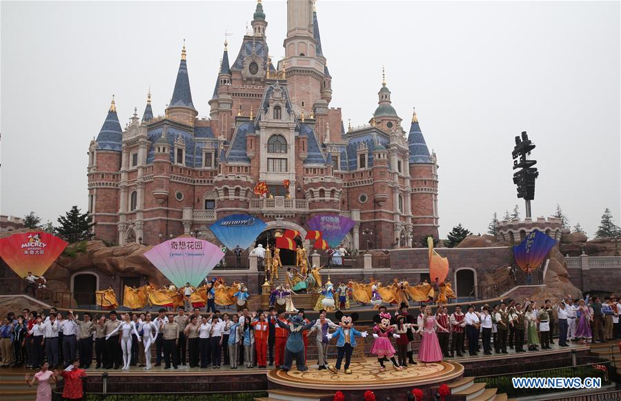 Disney inaugura seu primeiro parque na parte continental da China