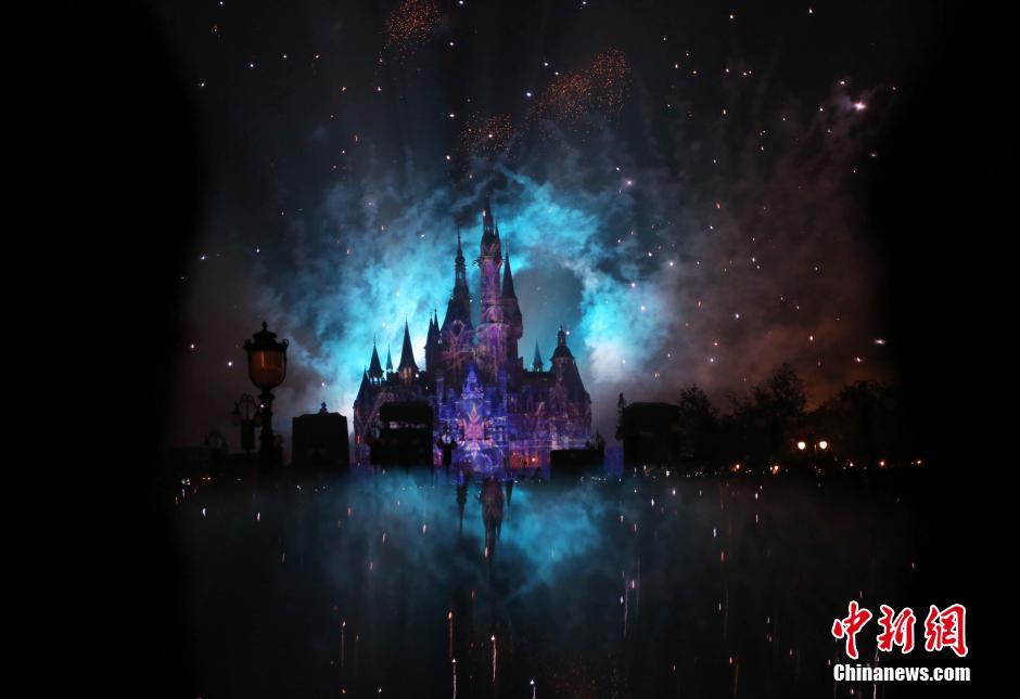 Disney inaugura seu primeiro parque na parte continental da China