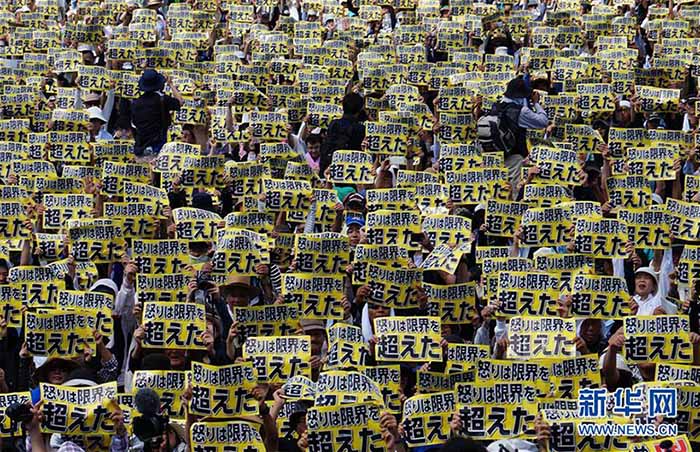 Milhares de japoneses protestam contra tropas norte-americanas no país