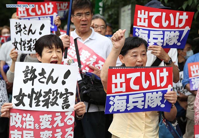 Milhares de japoneses protestam contra tropas norte-americanas no país