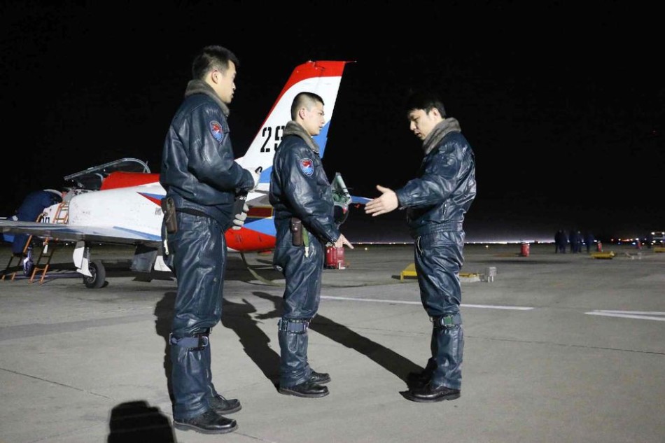 Alunos pilotos do ELP e da Tsinghua são nomeados para força aérea chinesa