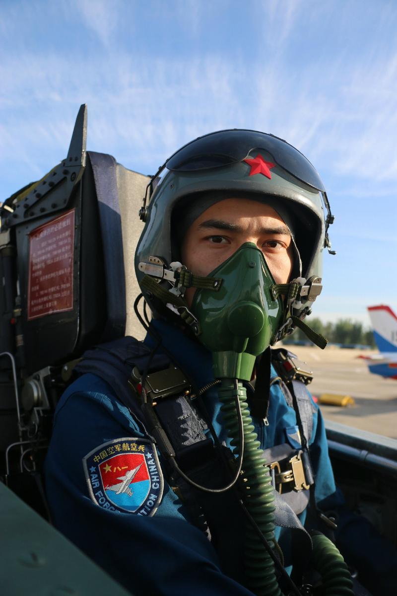 Alunos pilotos do ELP e da Tsinghua são nomeados para força aérea chinesa