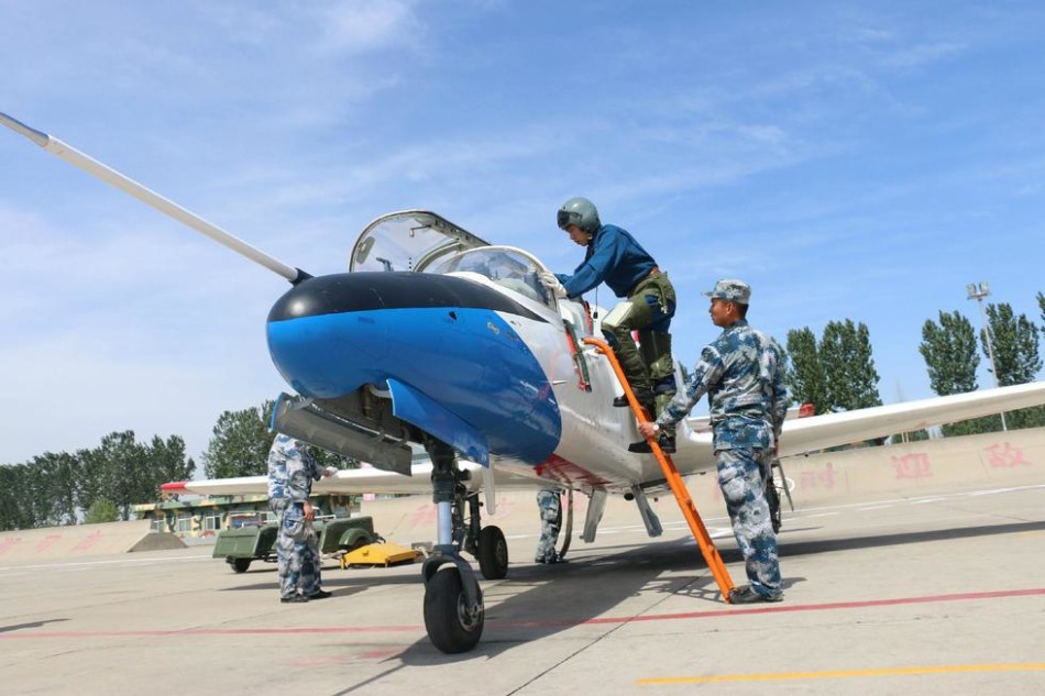 Alunos pilotos do ELP e da Tsinghua são nomeados para força aérea chinesa