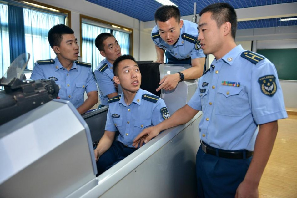 Alunos pilotos do ELP e da Tsinghua são nomeados para força aérea chinesa