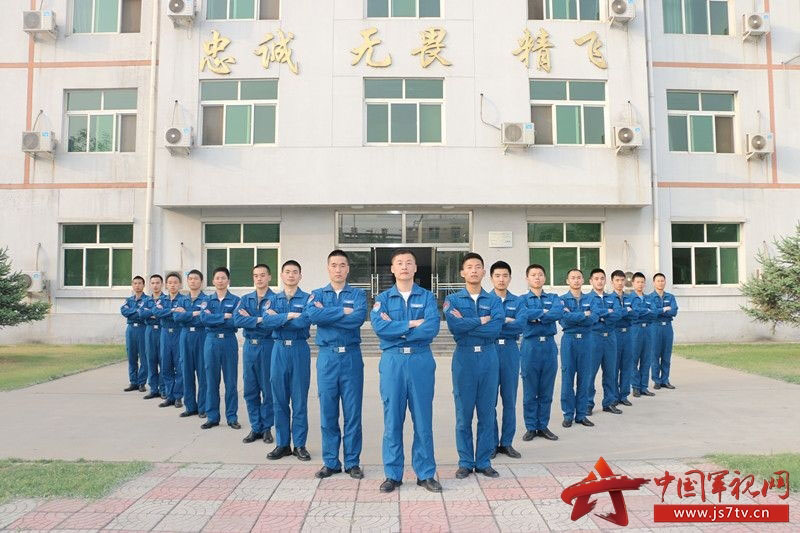 Alunos pilotos do ELP e da Tsinghua são nomeados para força aérea chinesa