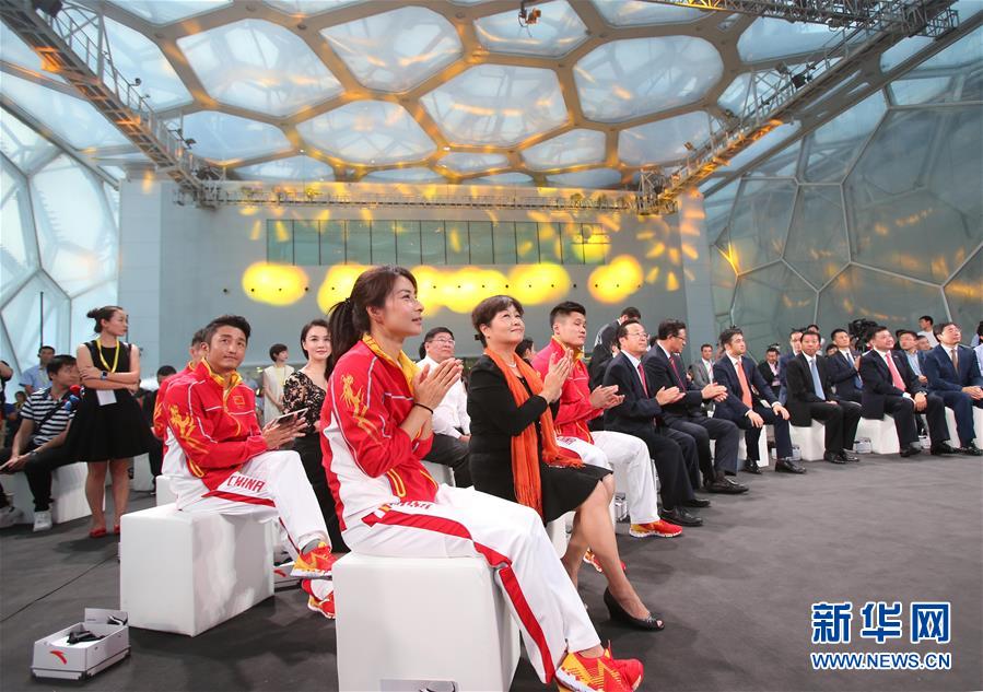 China lança roupa desportiva oficial da equipa olímpica chinesa para o Rio 2016