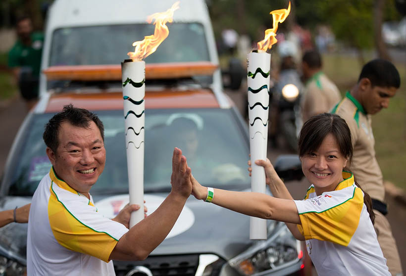 Personalidades chinesas participam do revezamento de tocha olímpica do Rio 2016