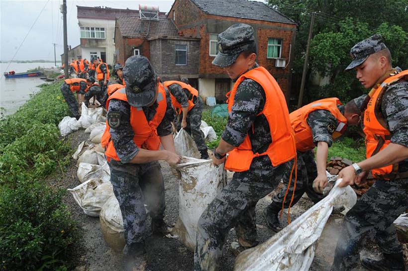 Chuva contínua provoca pelo menos 65 mortos na China