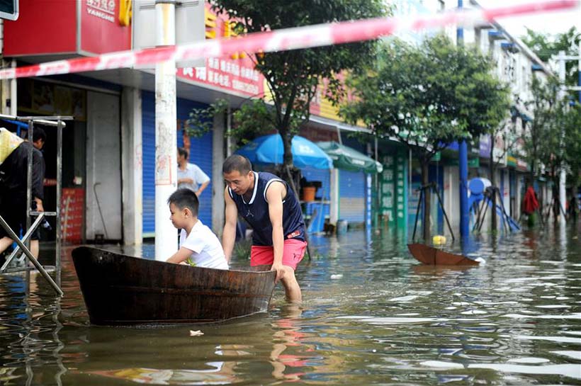 Chuva contínua provoca pelo menos 65 mortos na China