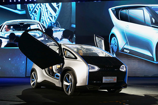 Hanergy revela carro conceito movido a energia solar