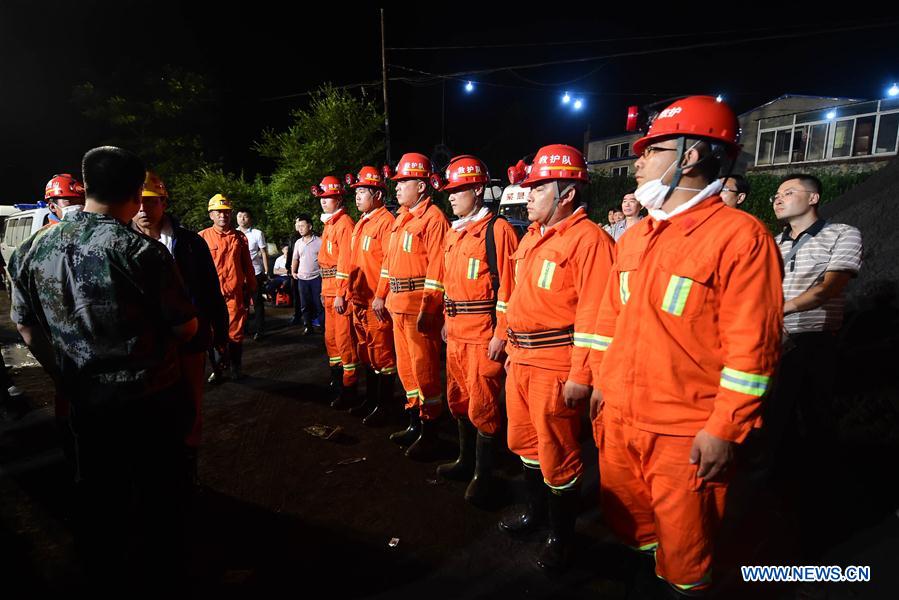 Incêndio em mina de carvão aprisiona 13 mineiros no nordeste da China