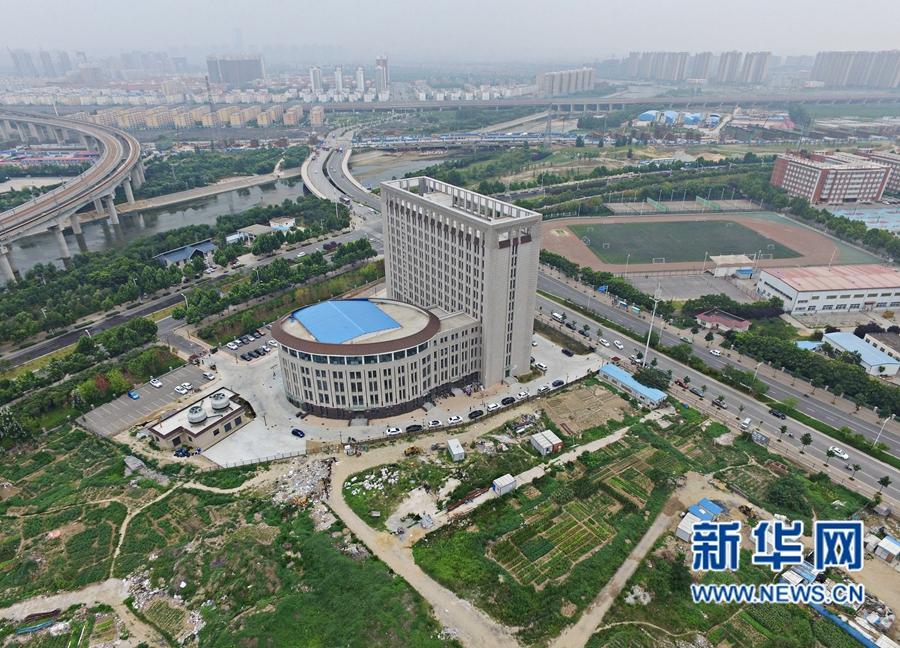 Novo edifício com formato semelhante a um “vaso sanitário” em universidade chinesa despoleta atenção pública 