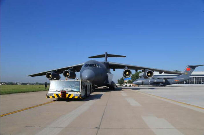 Avião de transporte (Y-20) entra oficialmente ao serviço da Força Aérea Chinesa