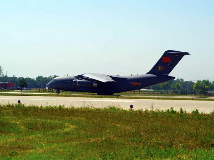 Avião de transporte (Y-20) entra oficialmente ao serviço da Força Aérea Chinesa