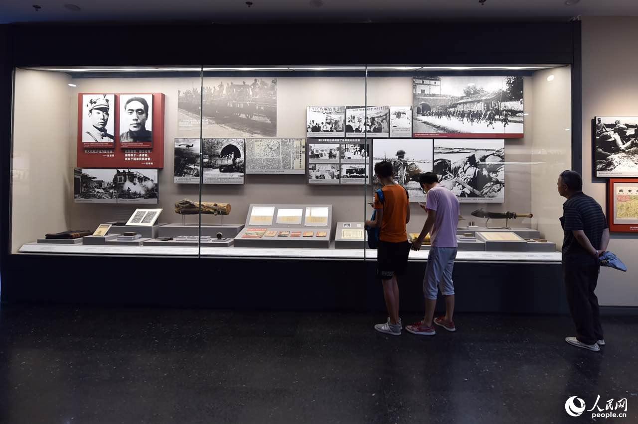 Visitantes acorrem ao museu memorial em homenagem ao 79º aniversário do Incidente da Ponte Marco Polo