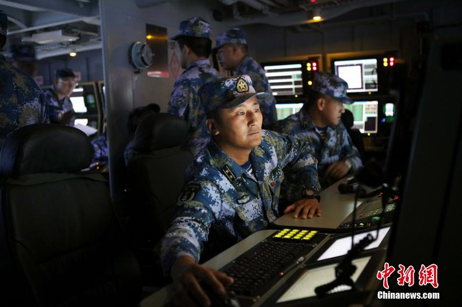 Marinha chinesa realiza exercício de combate no Mar do Sul da China