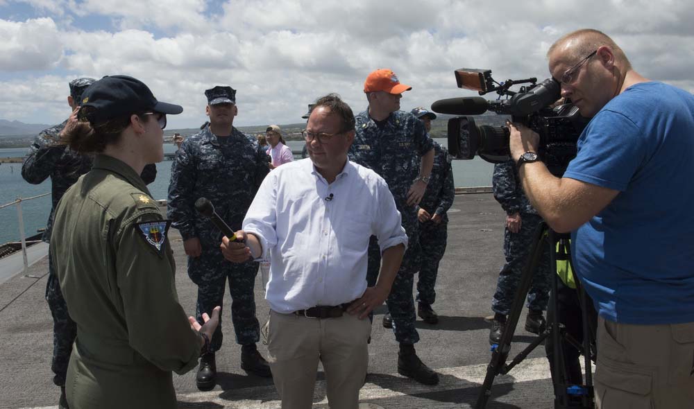 Navios chineses participam do evento do dia de abertura do exercício RIMPAC2016