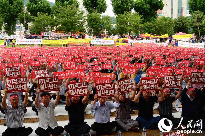 Milhares de sul-coreanos protestam contra implantação do THAAD no seu país