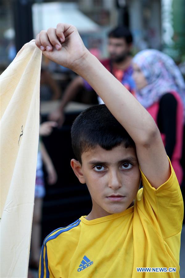 Refugiados protestam por melhores condições de vida na Grécia