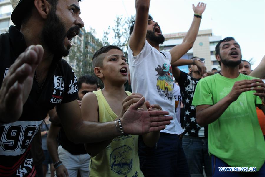 Refugiados protestam por melhores condições de vida na Grécia