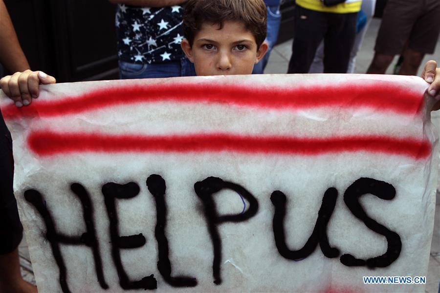 Refugiados protestam por melhores condições de vida na Grécia