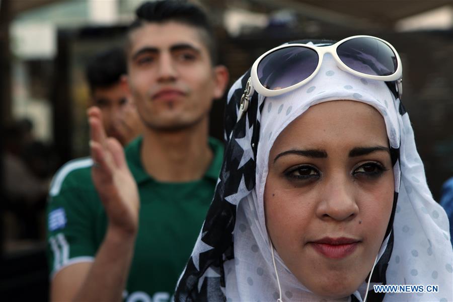 Refugiados protestam por melhores condições de vida na Grécia