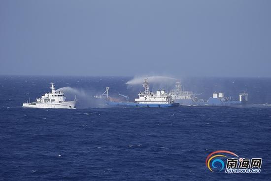 Marinha chinesa realiza  exercício de salvamento no Mar do Sul da China