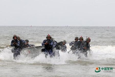 Tropa de fuzileiros navais organiza exercício militar no Mar do Sul da China