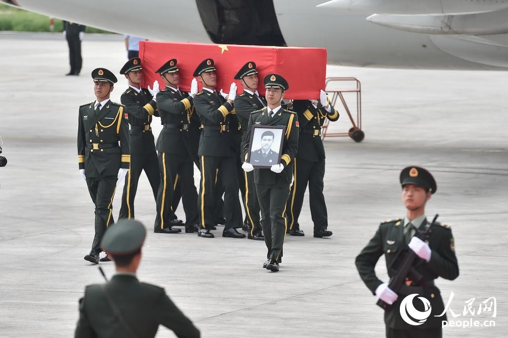 Restos mortais de dois soldados chineses da ONU mortos no Sudão do Sul transladados para a China