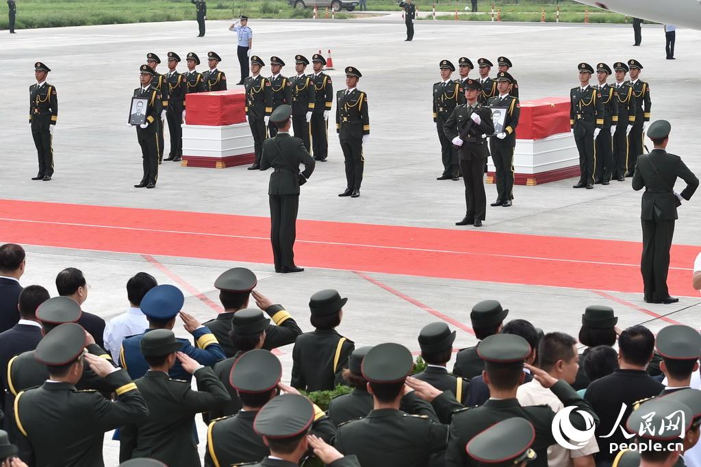 Restos mortais de dois soldados chineses da ONU mortos no Sudão do Sul transladados para a China