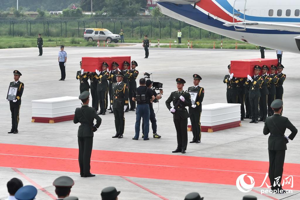 Restos mortais de dois soldados chineses da ONU mortos no Sudão do Sul transladados para a China