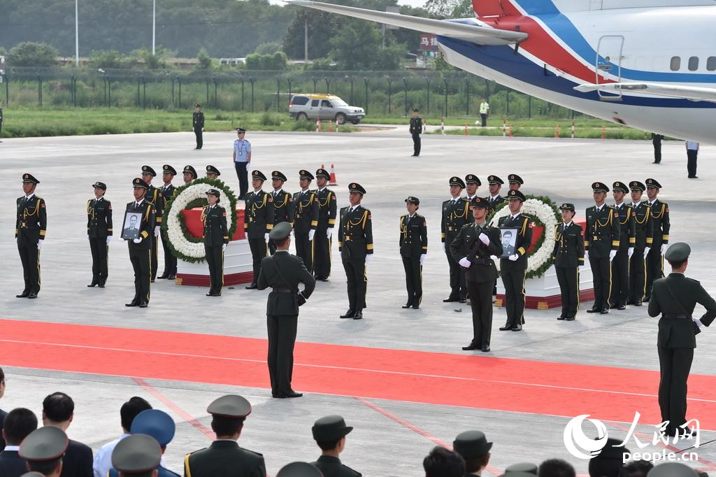 Restos mortais de dois soldados chineses da ONU mortos no Sudão do Sul transladados para a China