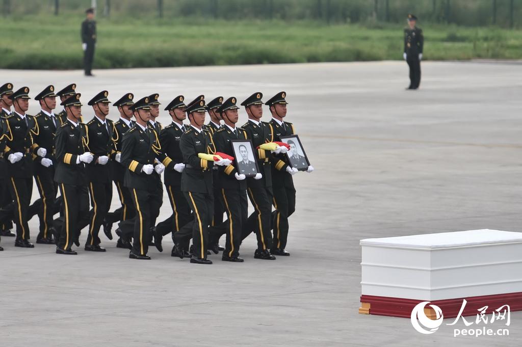 Restos mortais de dois soldados chineses da ONU mortos no Sudão do Sul transladados para a China