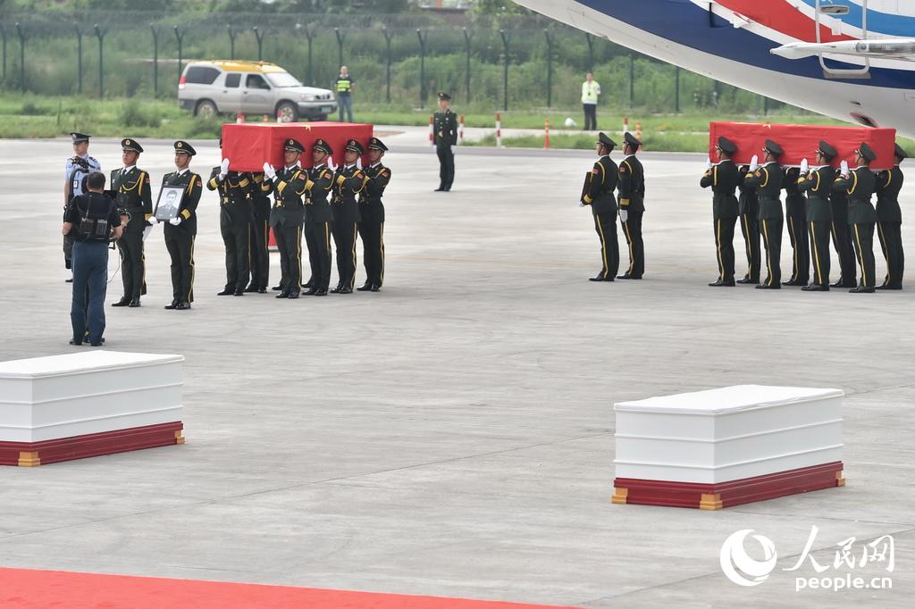 Restos mortais de dois soldados chineses da ONU mortos no Sudão do Sul transladados para a China