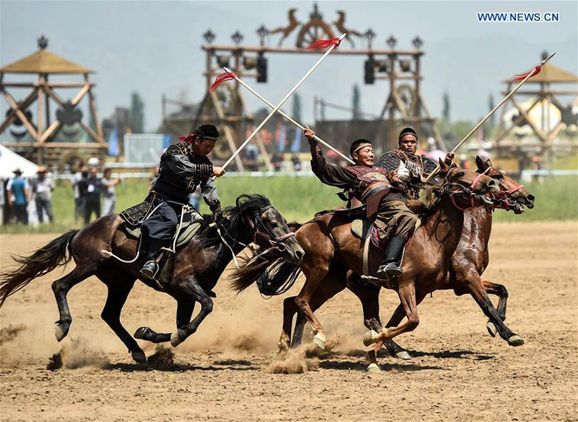 Festival do Nadam é realizado no norte da China