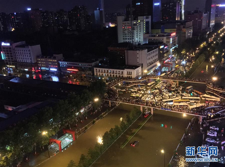 Forte chuva inunda cidade no noroeste da China