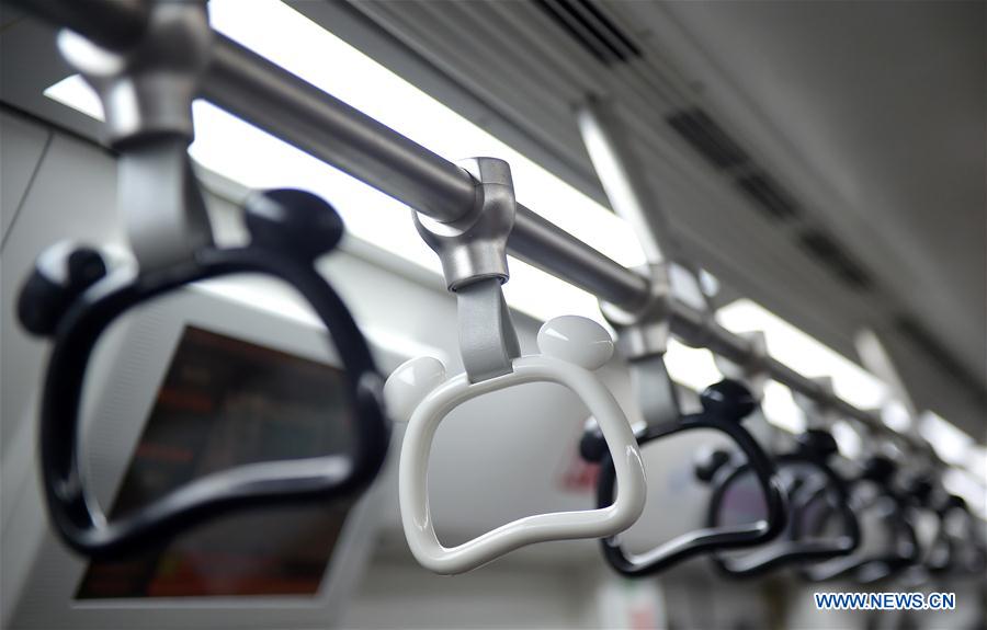 Trem com tema de panda é inaugurado em metrô em Chengdu