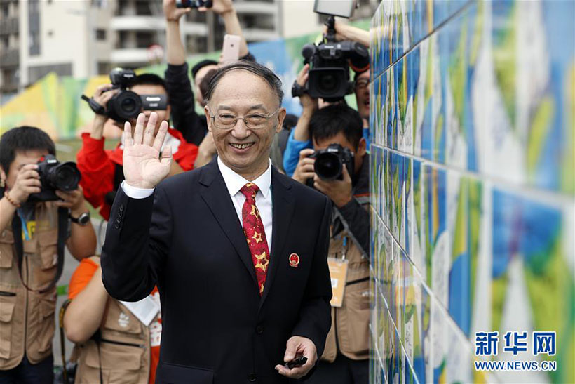 Delegação chinesa participa de cerimônia de hasteamento da bandeira na Vila Olímpica