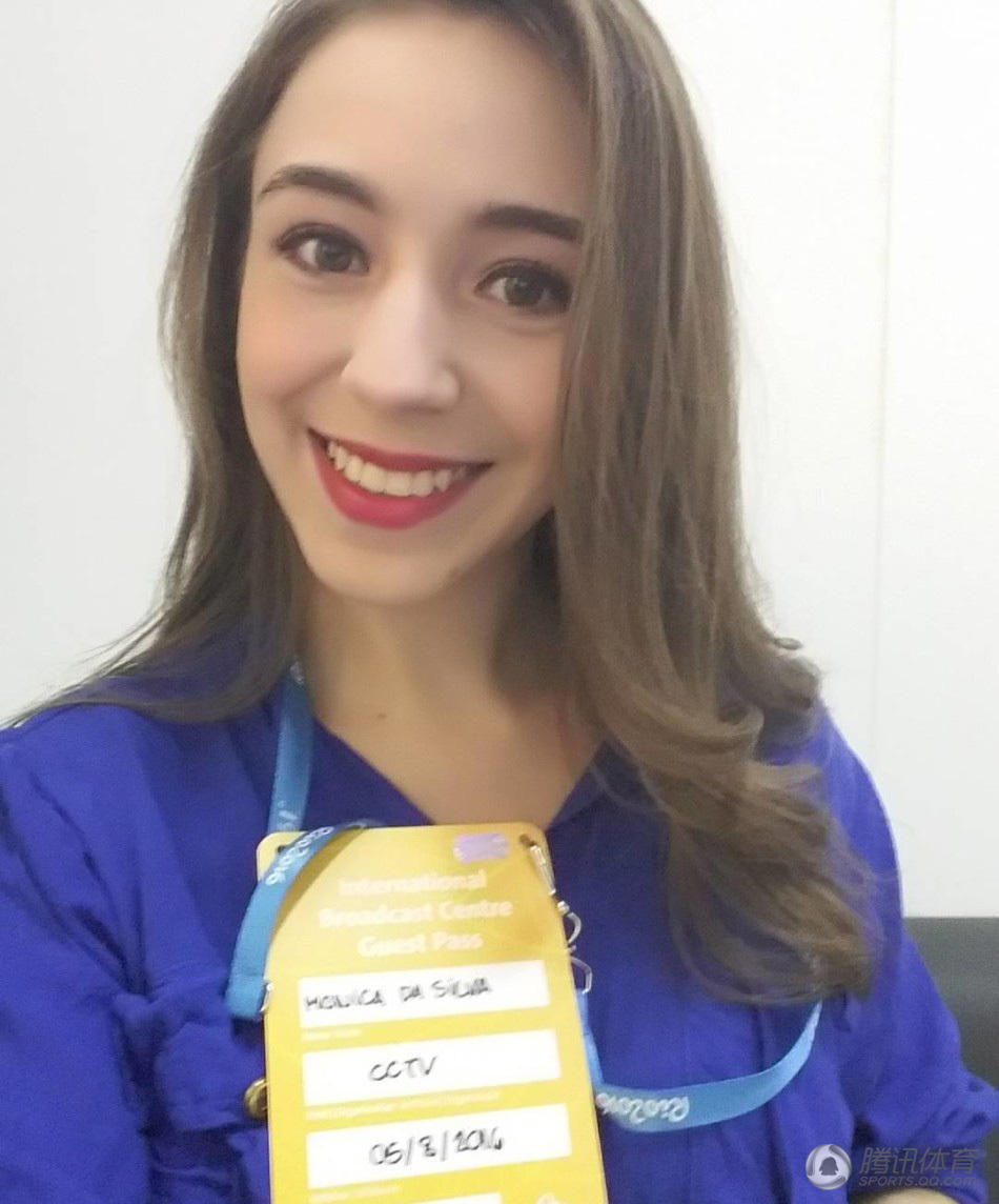 Brasileira participa de programa da CCTV durante cerimônia de abertura dos Jogos Olímpicos