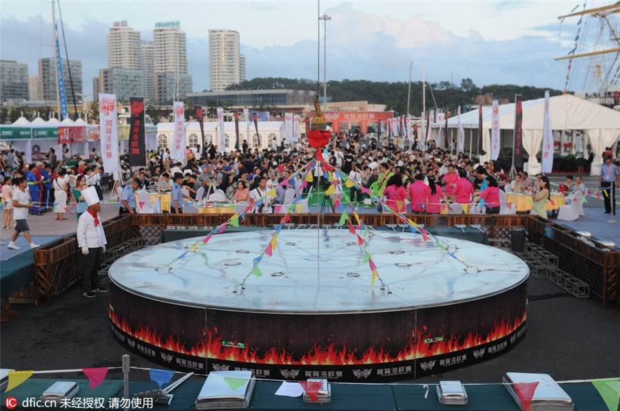 Qingdao se delicia em festa com frutos do mar