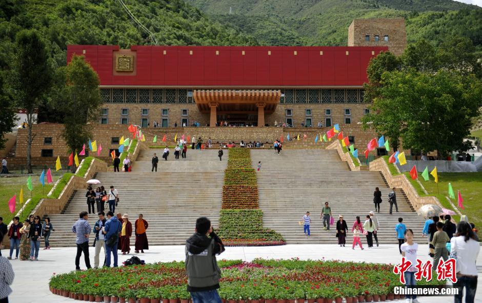 Museu no sudoeste da China exibe cultura étnica