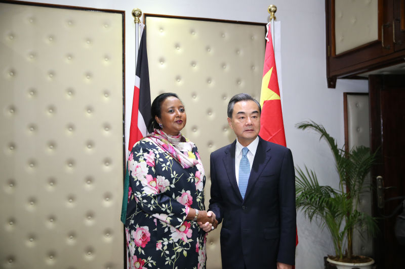 Wang Yi se encontra com a chancelera queniana