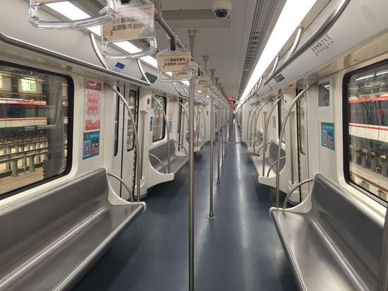 China coloca em operação metrô que poupa energia
