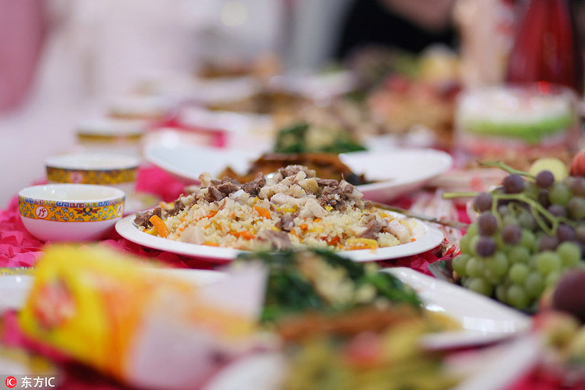 Dança, comida e religião, tudo sobre um casamento em Xinjiang