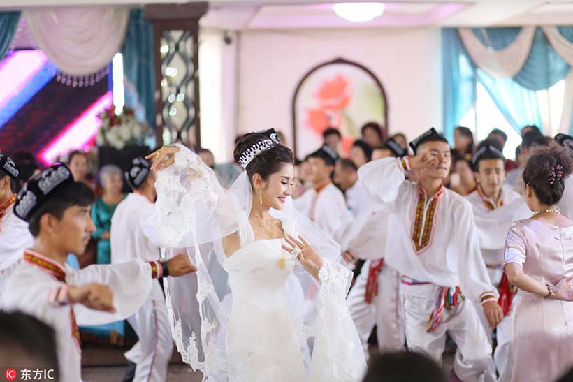 Dança, comida e religião, tudo sobre um casamento em Xinjiang