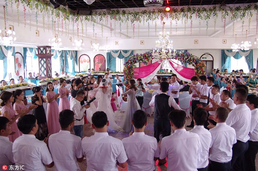 Dança, comida e religião, tudo sobre um casamento em Xinjiang