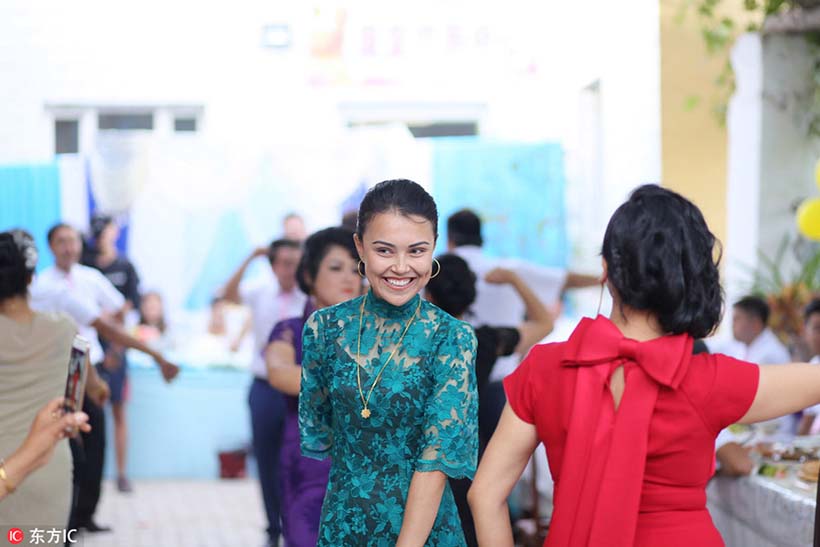 Dança, comida e religião, tudo sobre um casamento em Xinjiang