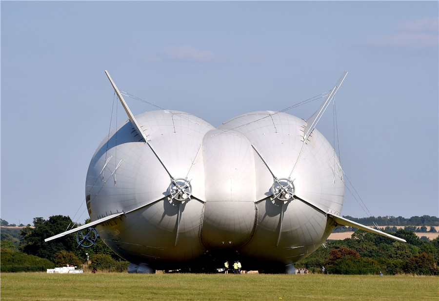 Maior aeronave do mundo realiza seu primeiro voo