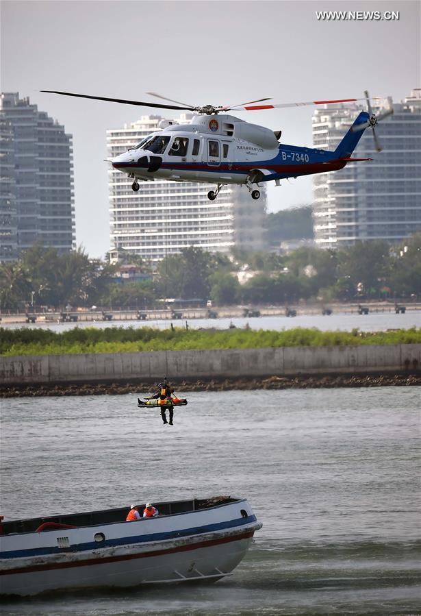 Exercício de resgate de emergência realizado em Sanya