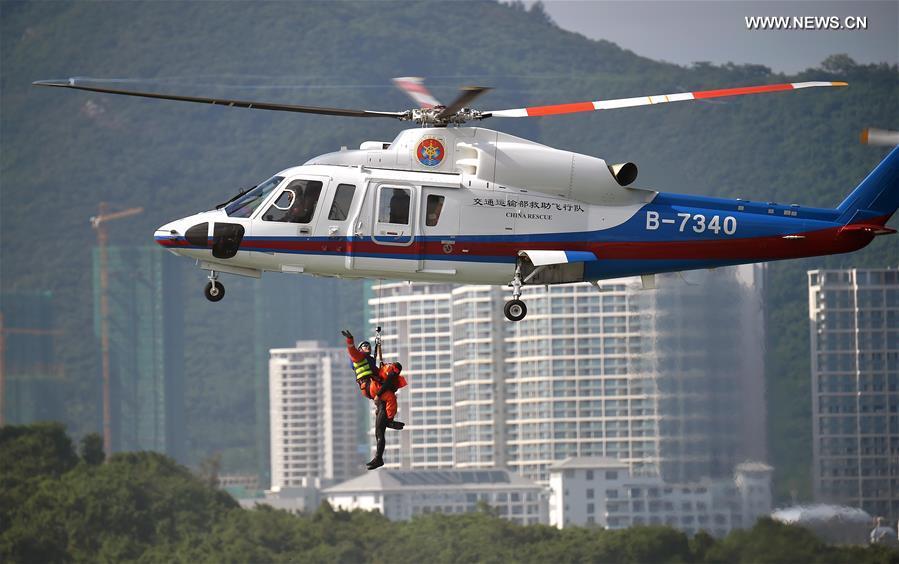 Exercício de resgate de emergência realizado em Sanya